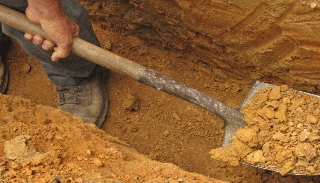 Ручная копка траншей в Новороссийске - цена от 929 руб. - 2Землекопа-Нвр